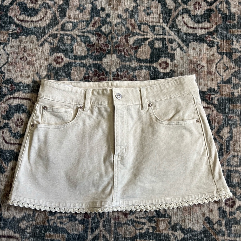 American Eagle Stretch Low-Rise Crochet Denim Micro Skort. Size 6